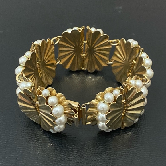 Vintage NAPIER Gold-tone Faux Pearl Flower Link Bracelet 40.2g - Picture 6 of 13